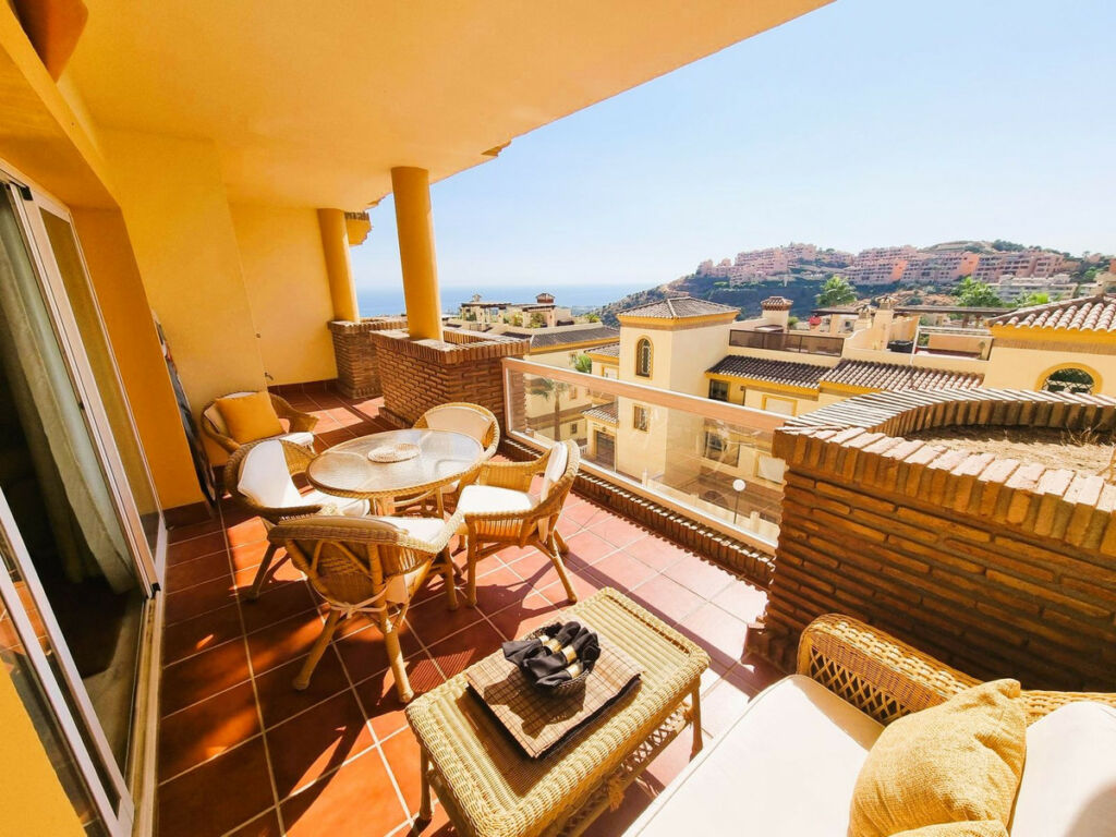 Middle Floor Apartment Calahonda Málaga - image 9