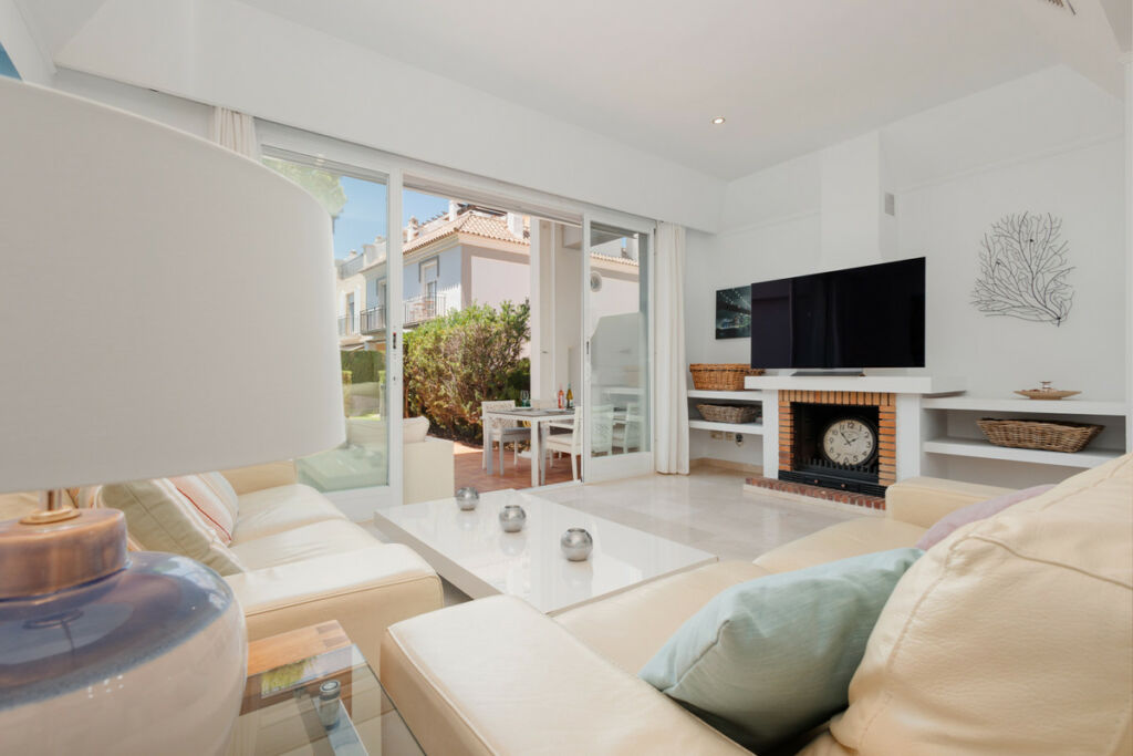 Townhouse Bahía de Marbella Málaga - image 2