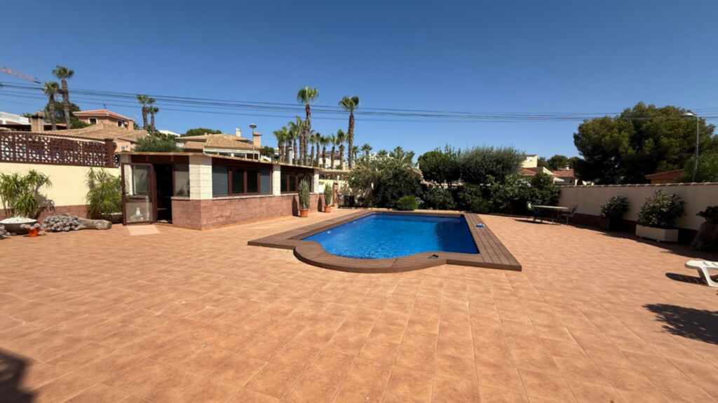 Detached Villa Torrevieja Alicante - image 2