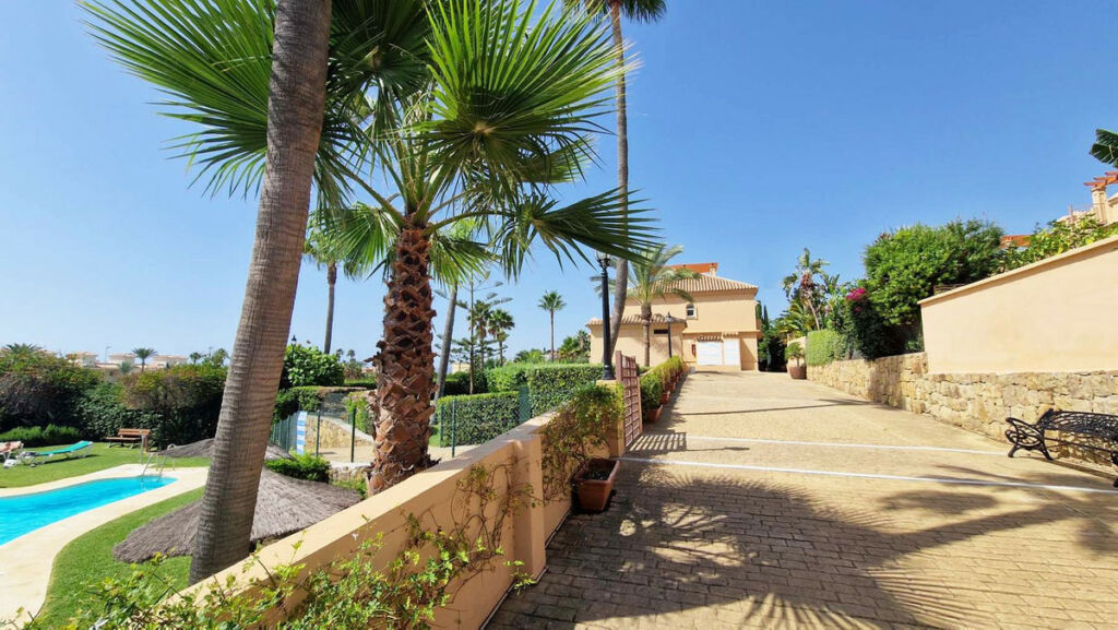 Semi-Detached House Estepona Málaga - image 20