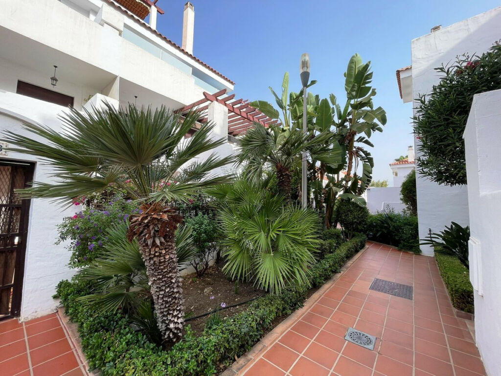 Middle Floor Apartment Nueva Andalucía Málaga - image 20