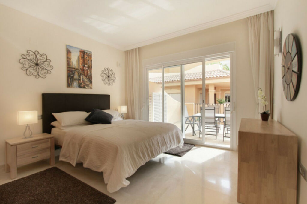Ground Floor Apartment Aloha Málaga - image 20