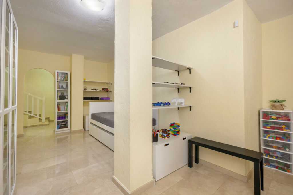 Ground Floor Apartment The Golden Mile Málaga - image 20