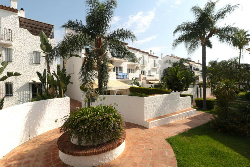 Middle Floor Apartment New Golden Mile Málaga - image 20