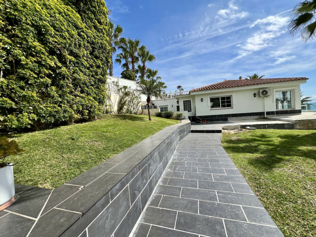 Detached Villa El Chaparral Málaga - image 20