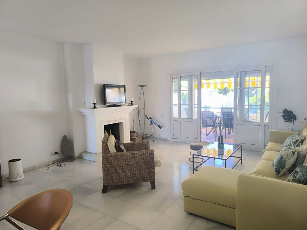 Middle Floor Apartment El Presidente Málaga - image 20