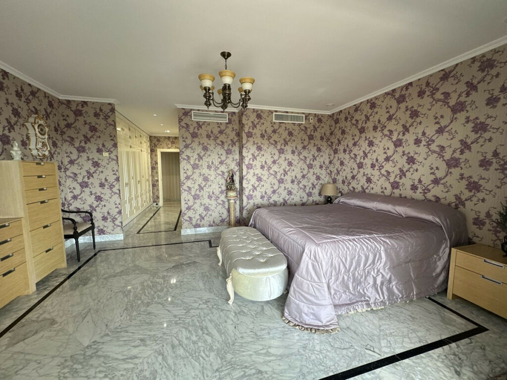 Middle Floor Apartment The Golden Mile Málaga - image 20