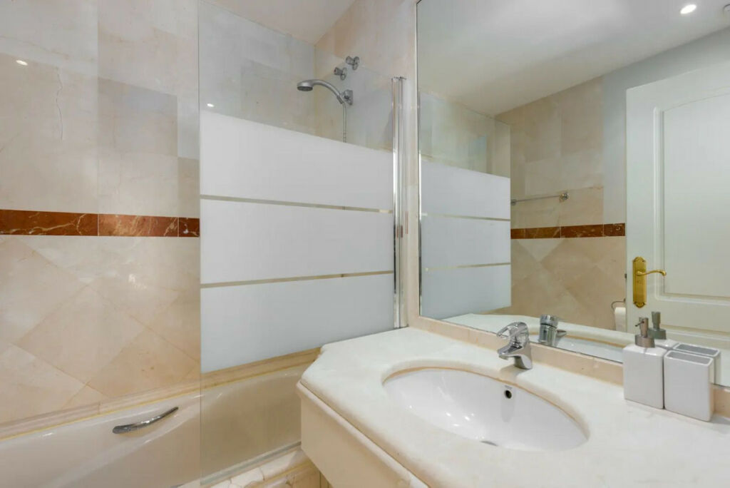 Middle Floor Apartment Elviria Málaga - image 20