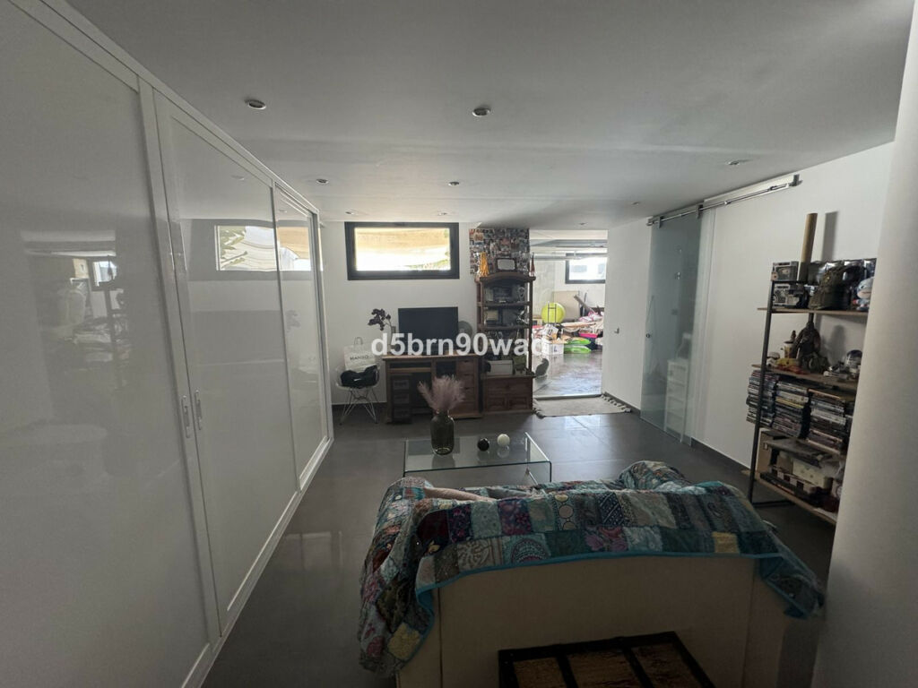 Detached Villa Estepona Málaga - image 17