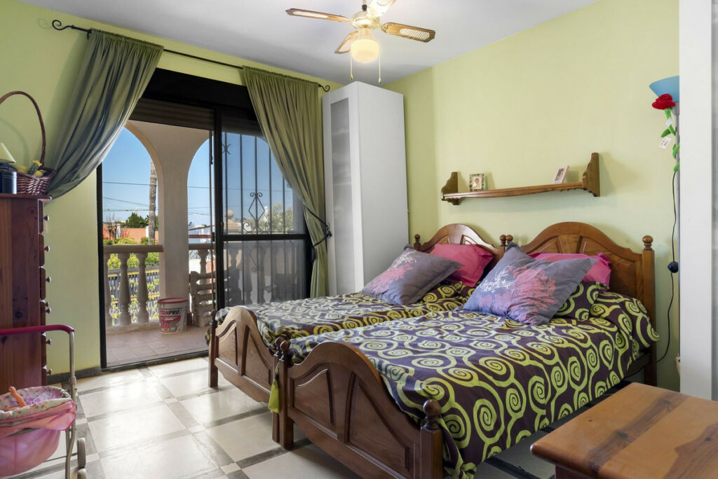 Detached Villa Estepona Málaga - image 20