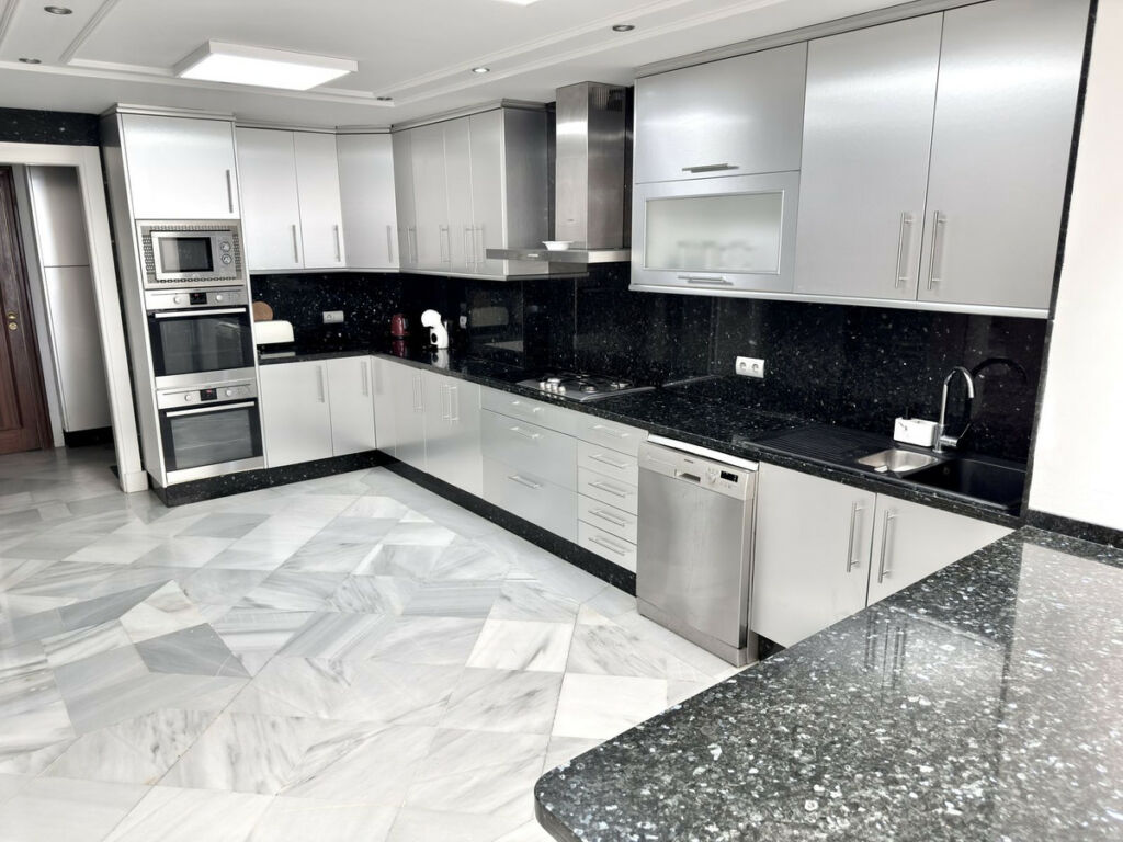 Duplex Puerto Banús Málaga - image 19
