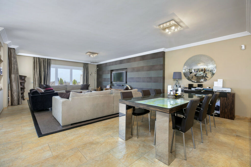 Middle Floor Apartment The Golden Mile Málaga - image 20
