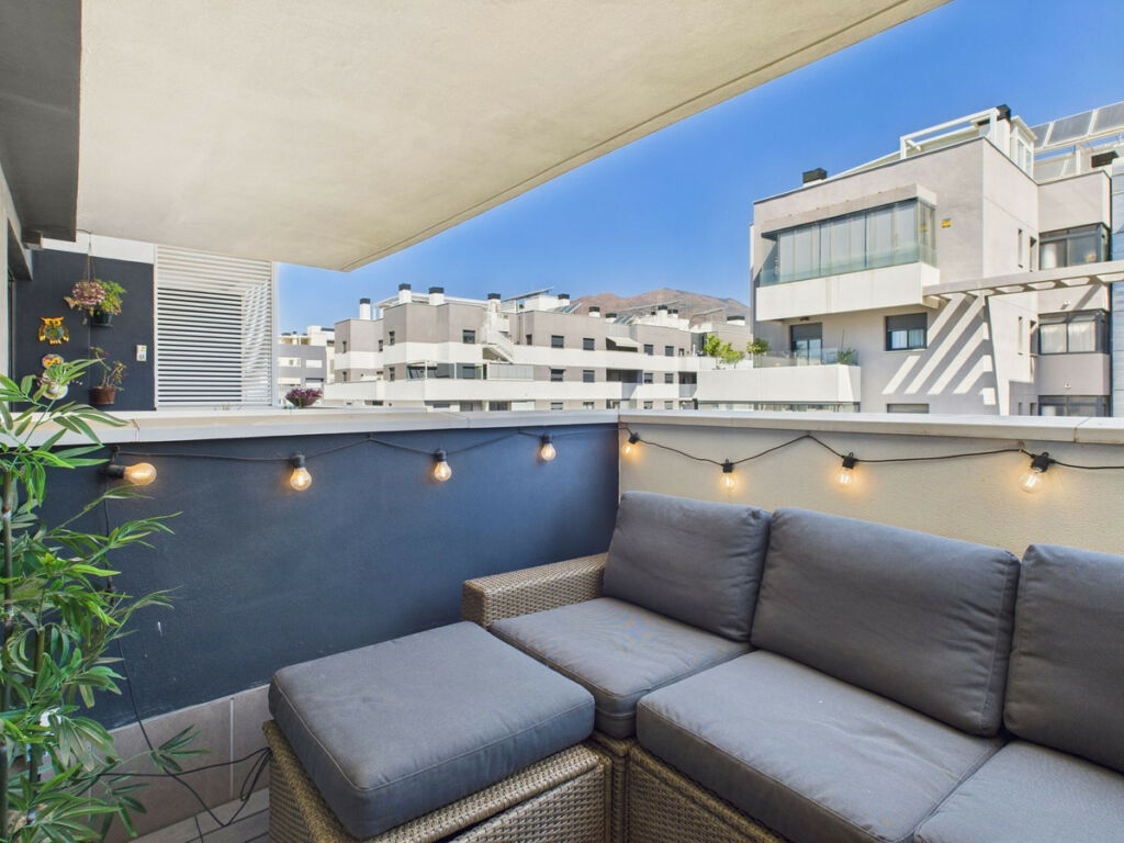 Middle Floor Apartment Estepona Málaga - image 2