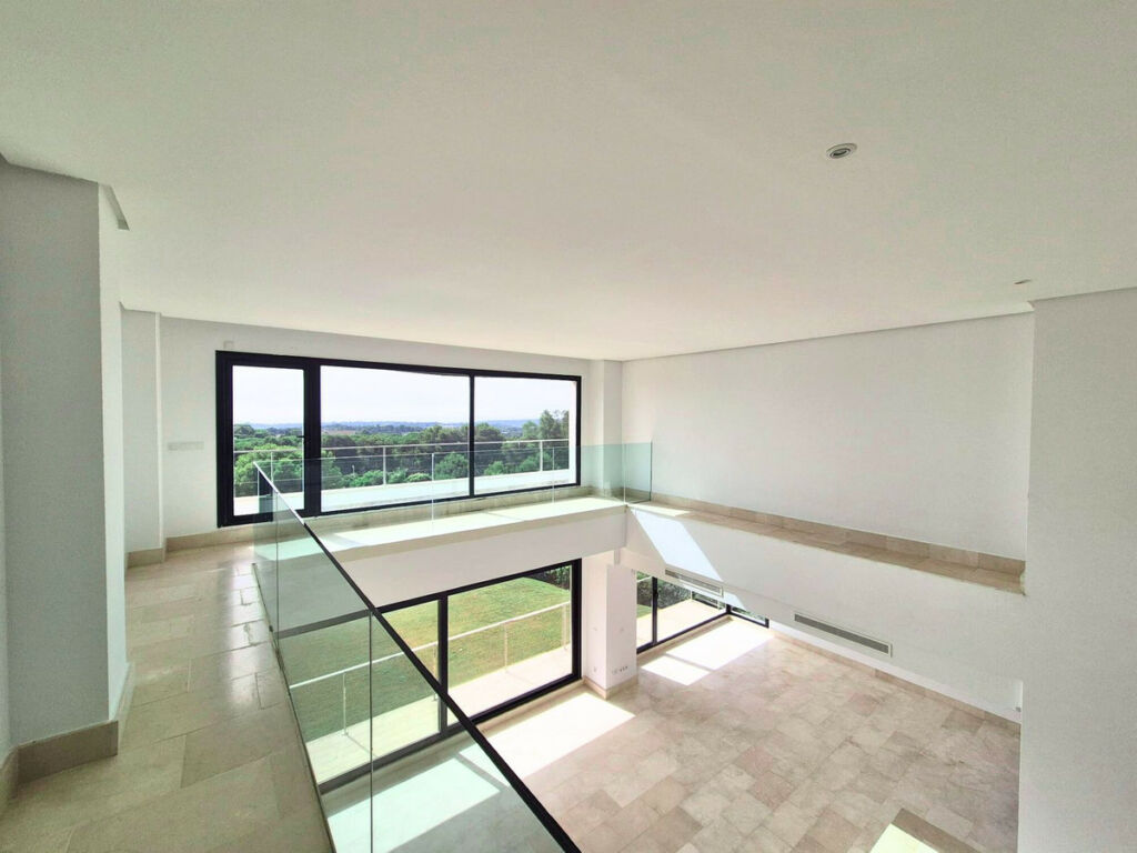 Detached Villa Sotogrande Alto Cádiz - image 20