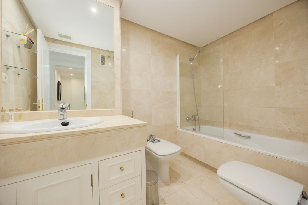 Middle Floor Apartment Nueva Andalucía Málaga - image 19