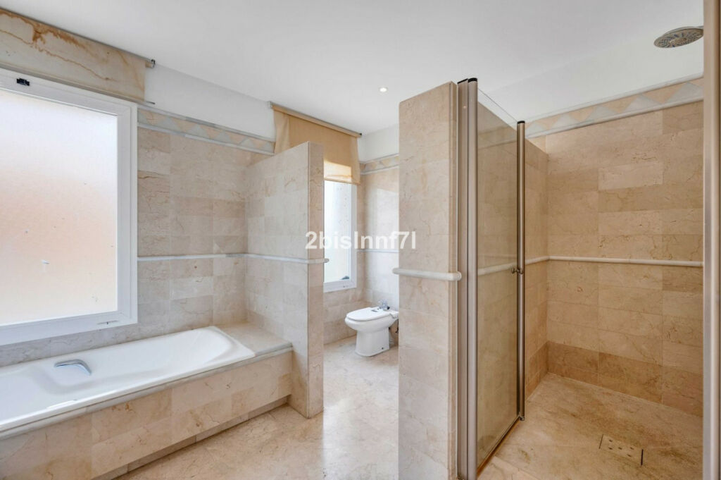 Middle Floor Apartment Elviria Málaga - image 20