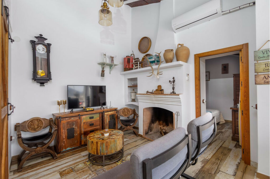 Detached Villa Sayalonga Málaga - image 21