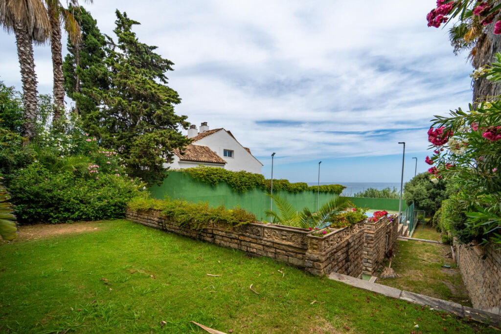 Detached Villa Estepona Málaga - image 20