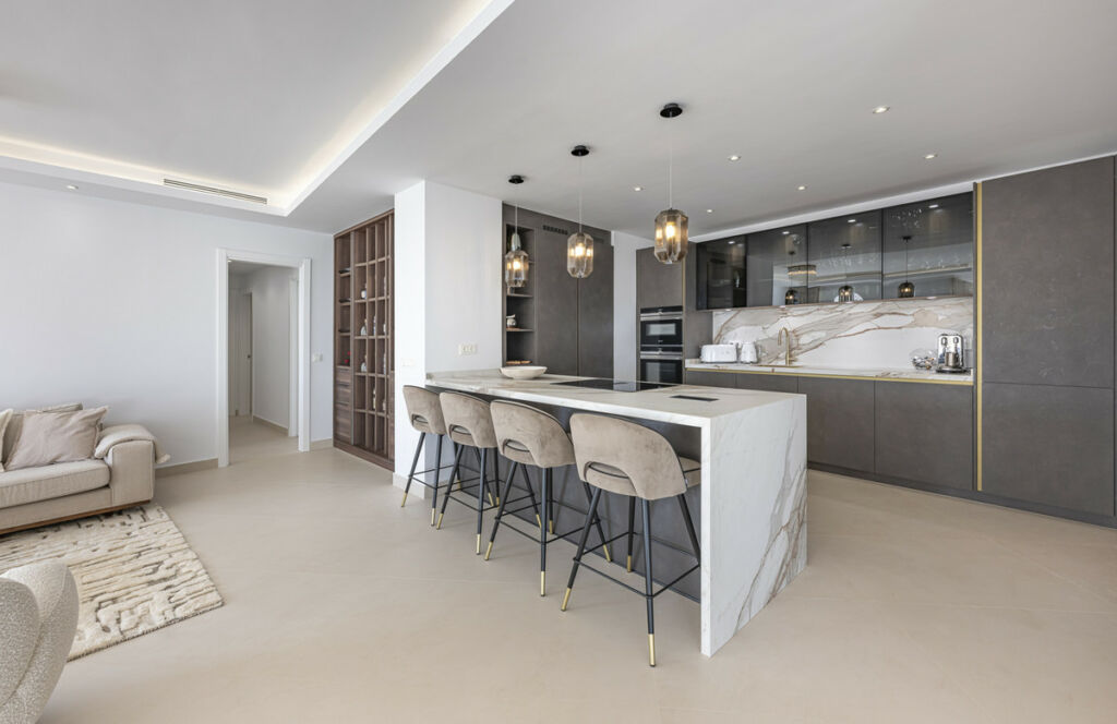 Middle Floor Apartment The Golden Mile Málaga - image 20