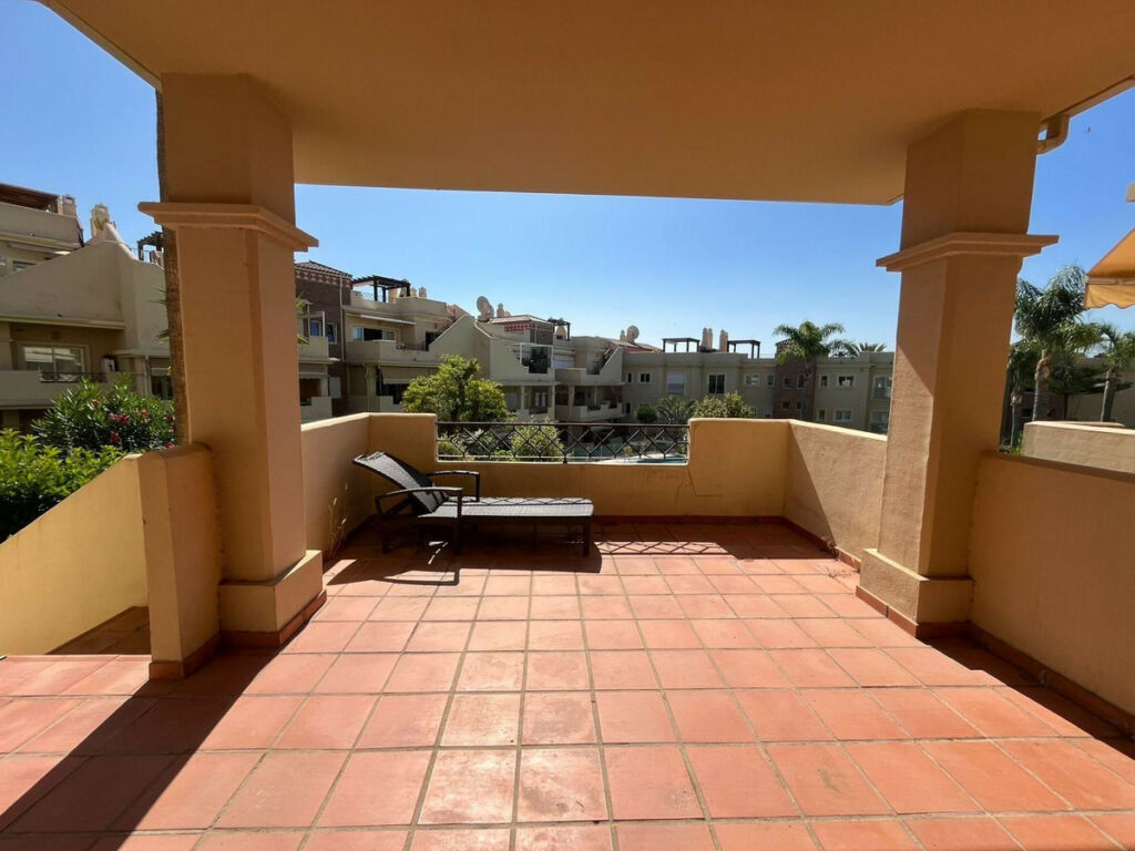 Middle Floor Apartment Estepona Málaga - image 16