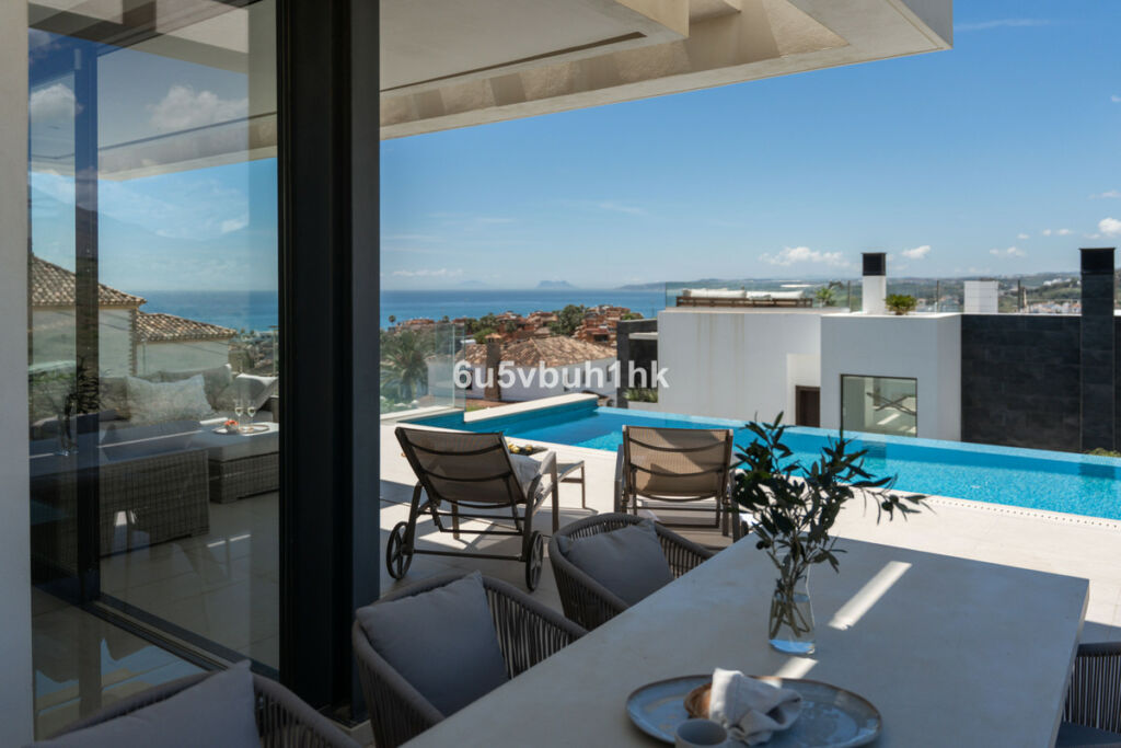 Detached Villa Estepona Málaga - image 21