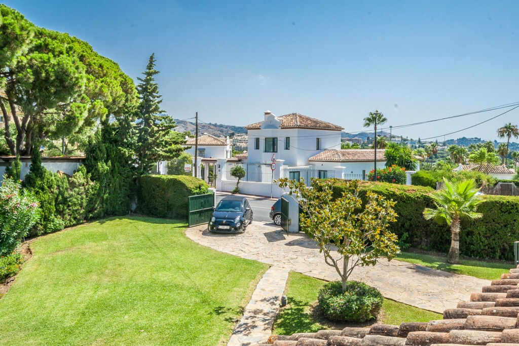 Detached Villa Elviria Málaga - image 21