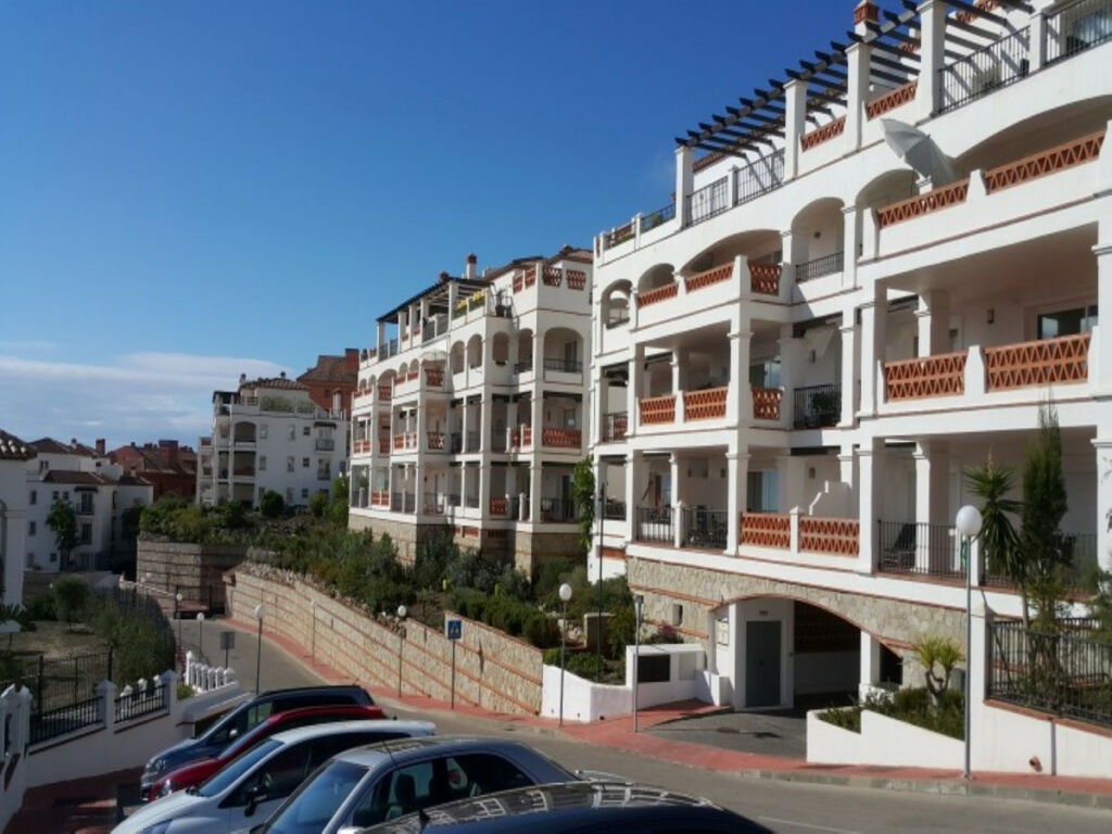 Middle Floor Apartment Calahonda Málaga - image 21