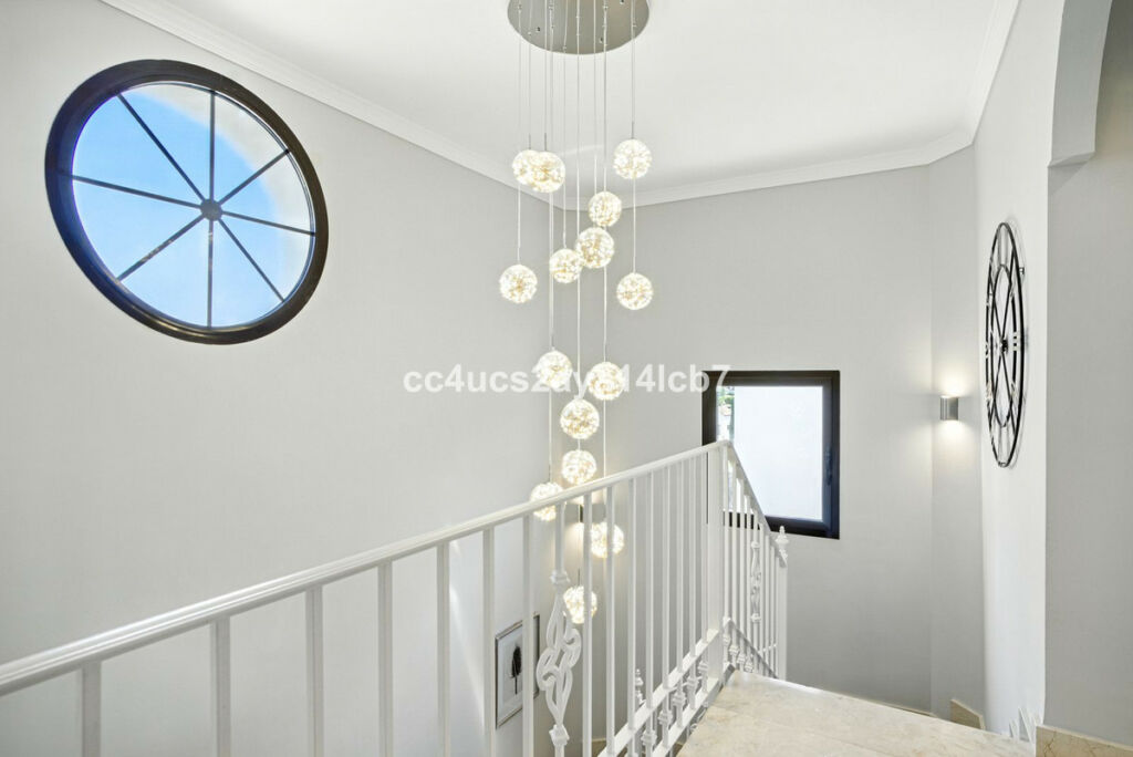 Detached Villa Estepona Málaga - image 21