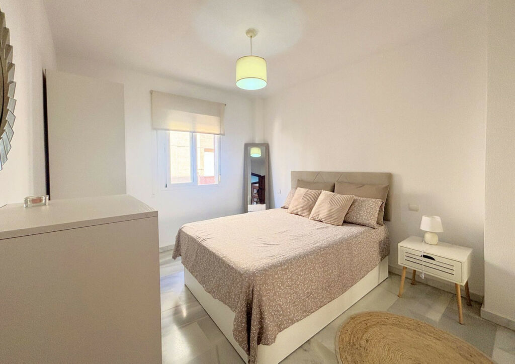 Middle Floor Apartment Estepona Málaga - image 21