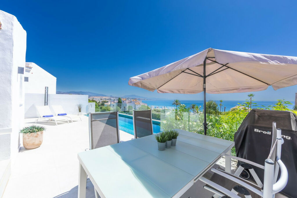 Detached Villa Estepona Málaga - image 21