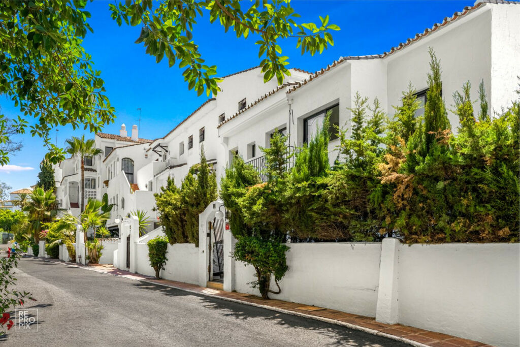Middle Floor Apartment Puerto Banús Málaga - image 21