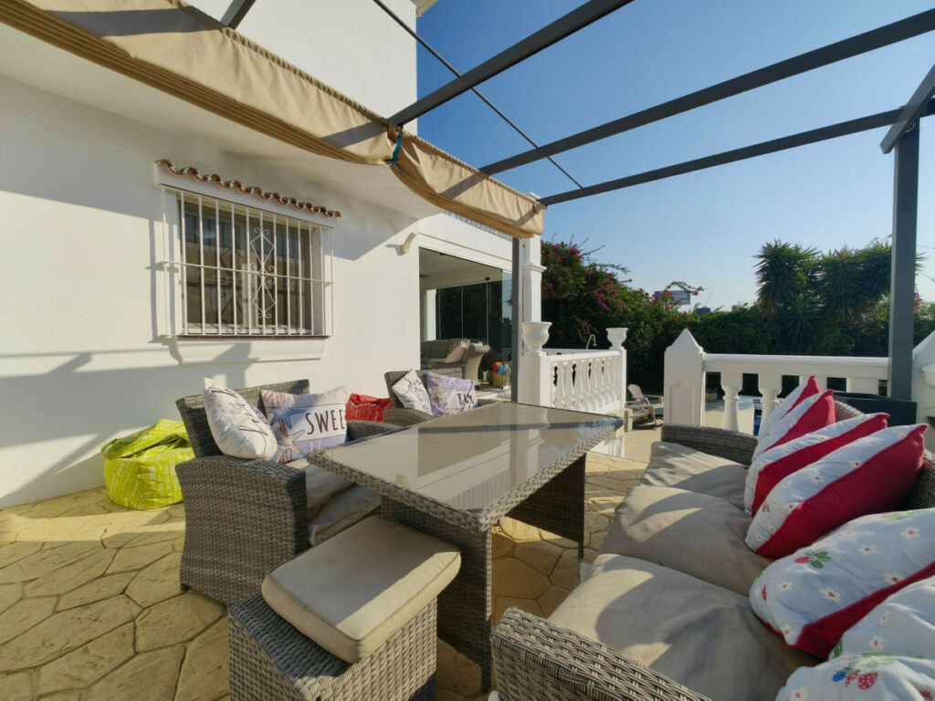 Detached Villa Estepona Málaga - image 21