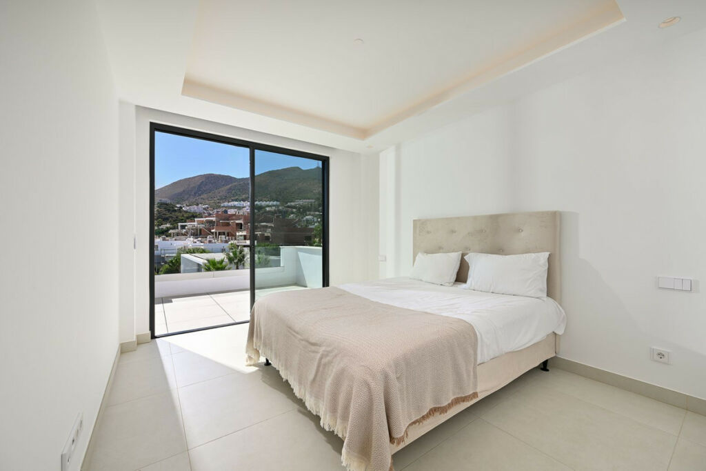 Detached Villa Benalmadena Pueblo Málaga - image 21