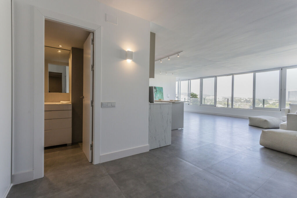 Middle Floor Apartment Río Real Málaga - image 21