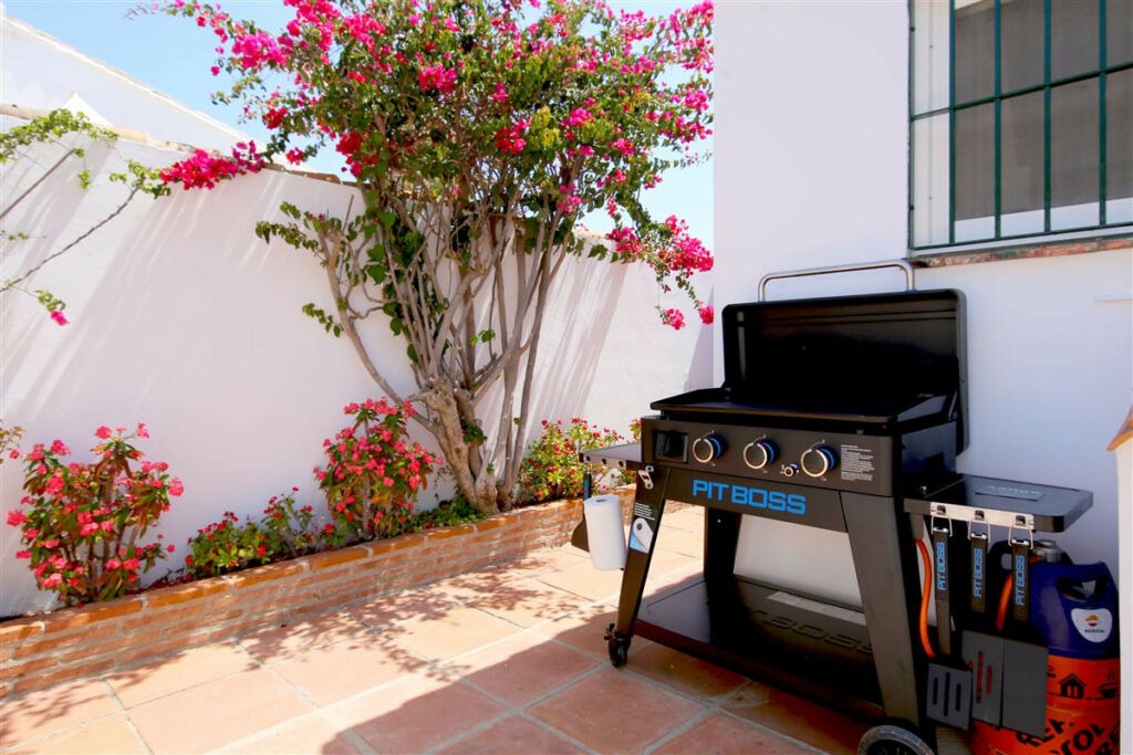 Detached Villa Estepona Málaga - image 21