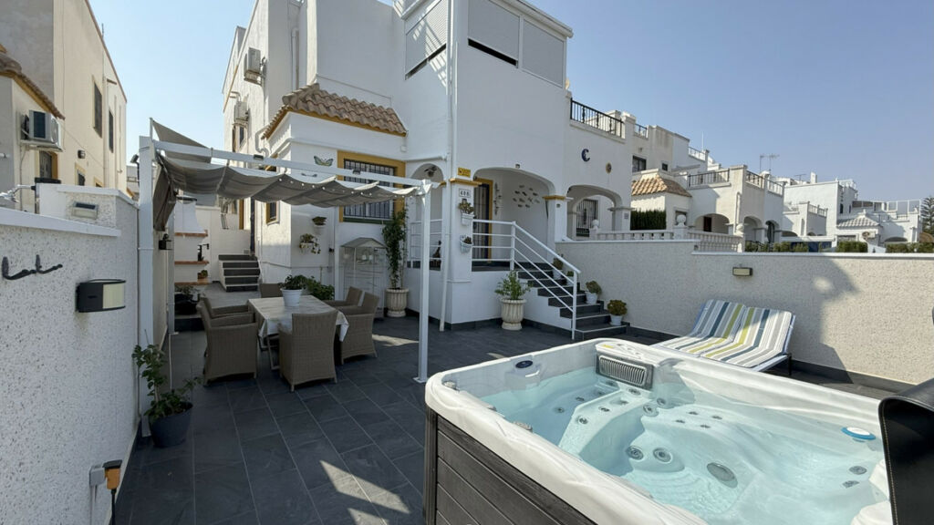 Detached Villa La Zenia Alicante - image 21