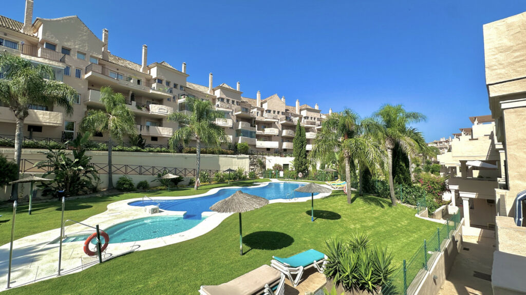 Middle Floor Apartment La Duquesa Málaga - image 21
