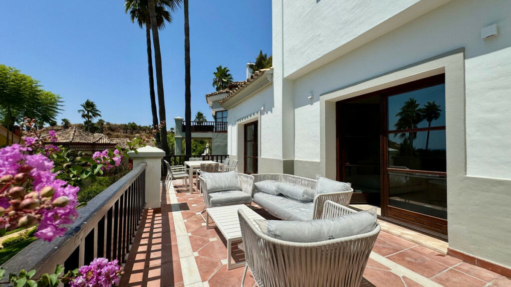 Detached Villa The Golden Mile Málaga - image 21