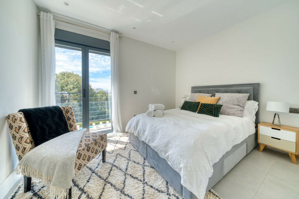 Detached Villa Estepona Málaga - image 21