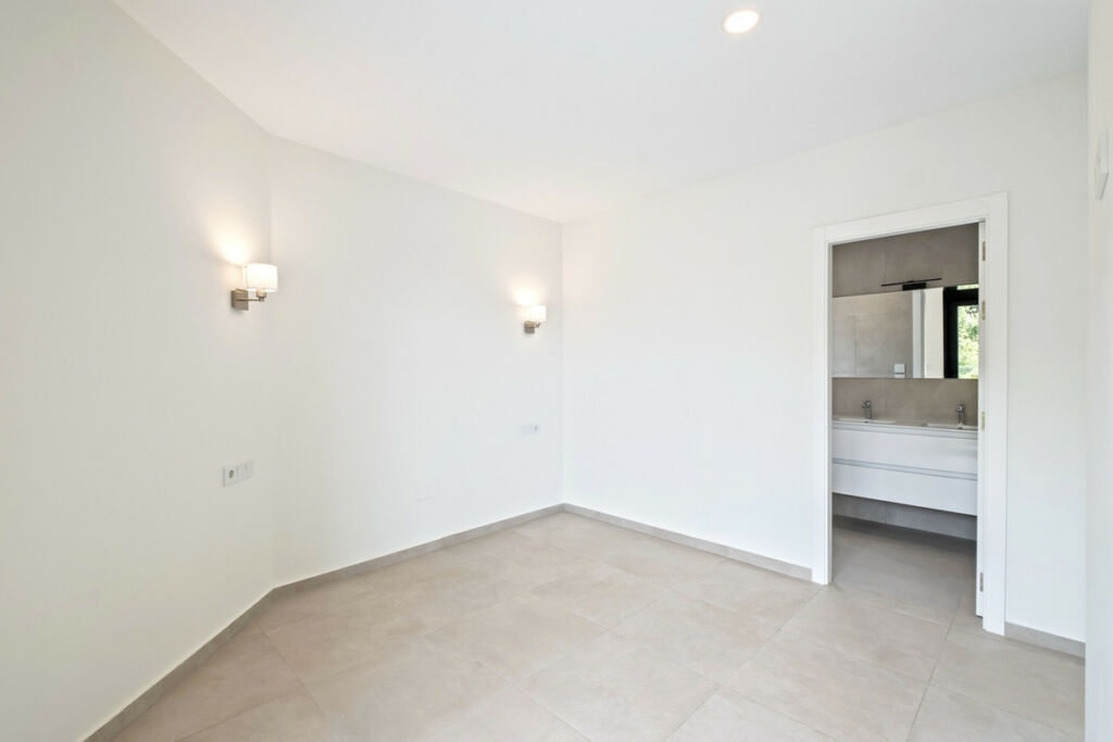 Middle Floor Apartment Montemar Málaga - image 21