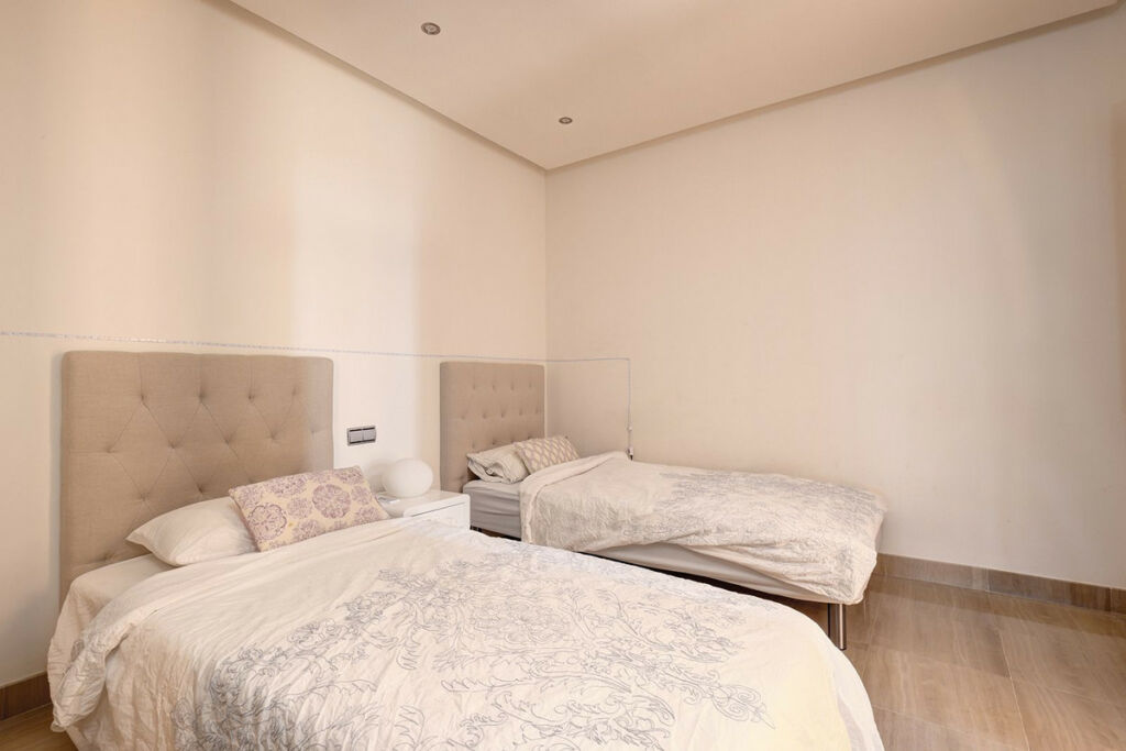 Middle Floor Apartment Estepona Málaga - image 21