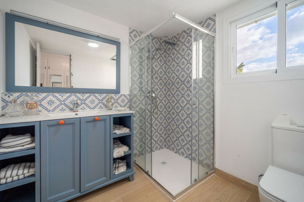 Detached Villa La Viñuela Málaga - image 21