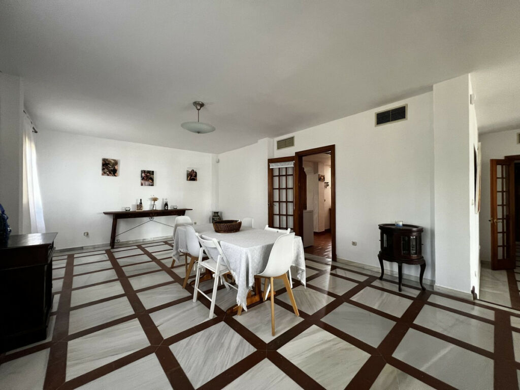 Detached Villa Estepona Málaga - image 21
