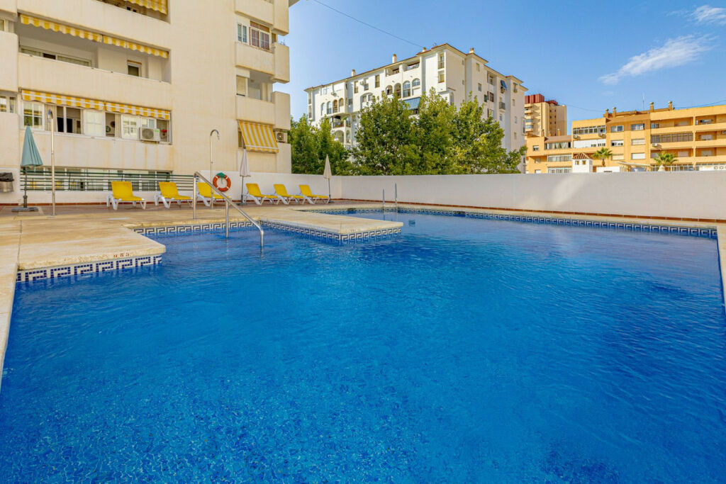 Middle Floor Apartment Los Boliches Málaga - image 21