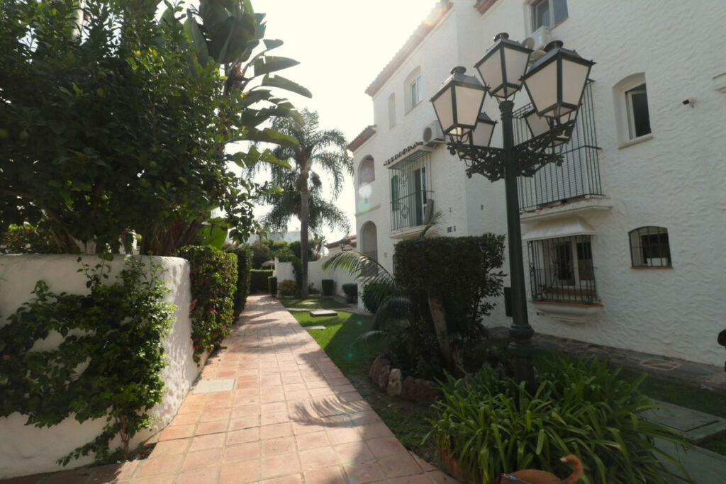 Middle Floor Apartment New Golden Mile Málaga - image 21
