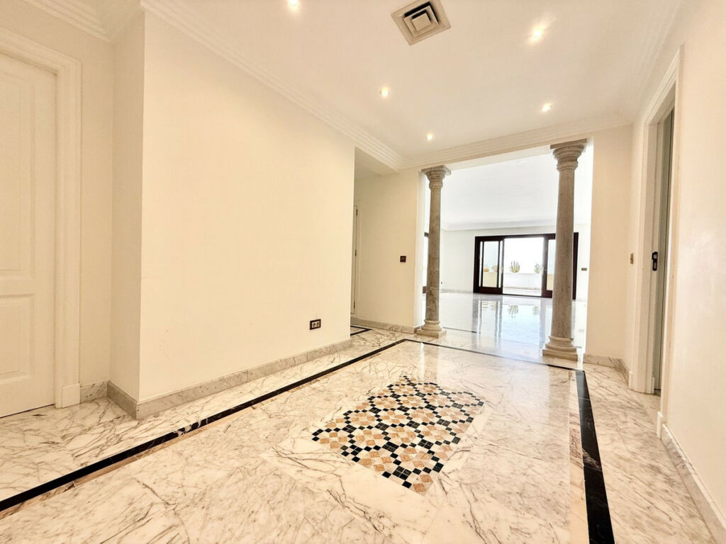 Middle Floor Apartment The Golden Mile Málaga - image 21