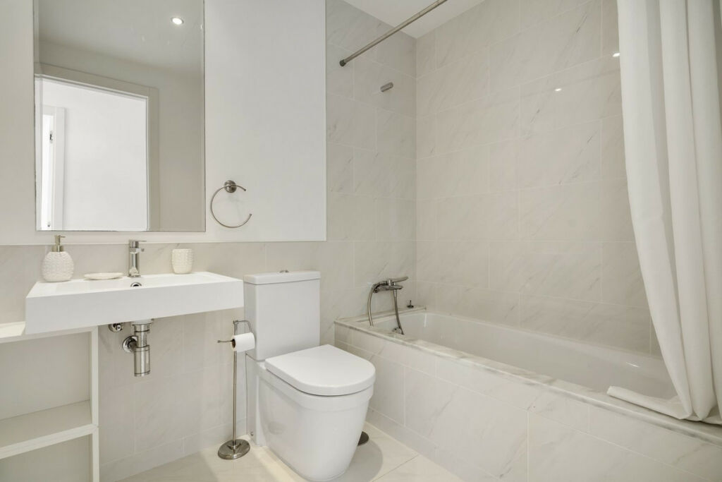 Middle Floor Apartment New Golden Mile Málaga - image 21
