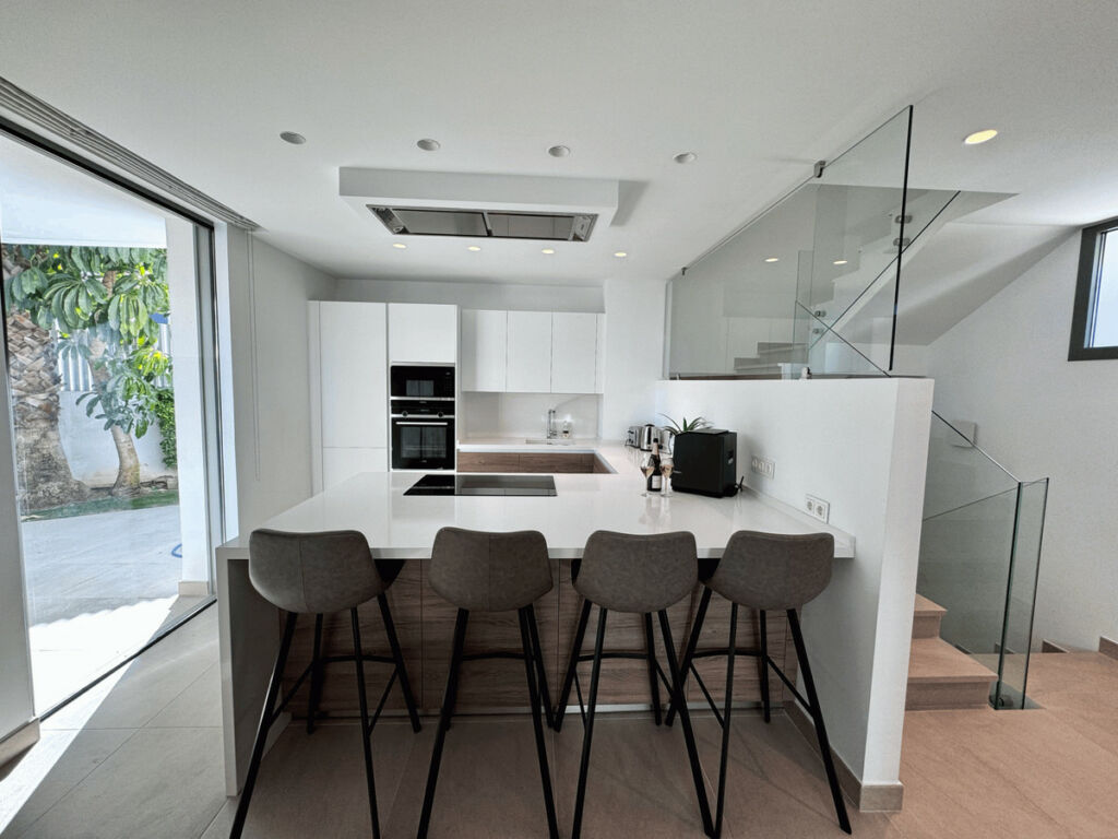 Detached Villa Estepona Málaga - image 21