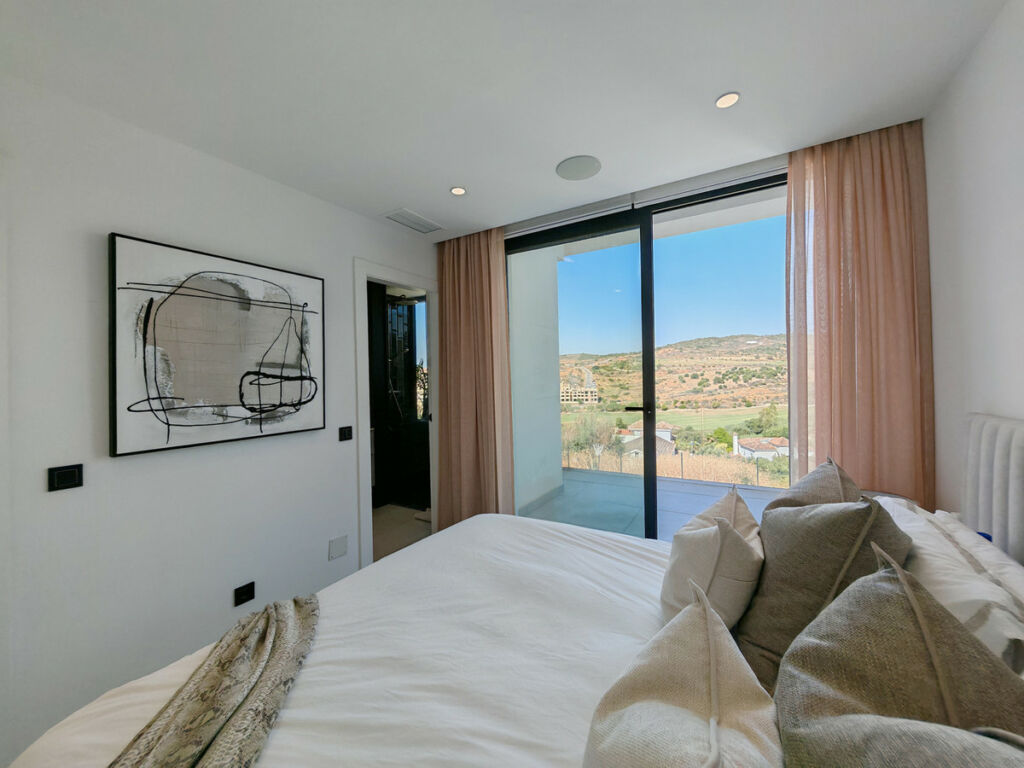 Detached Villa Estepona Málaga - image 23