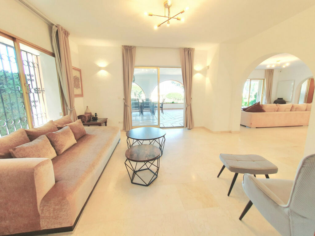 Detached Villa Nueva Andalucía Málaga - image 17